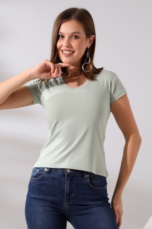 21043 KADIN KISA KOL V YAKA BADY 