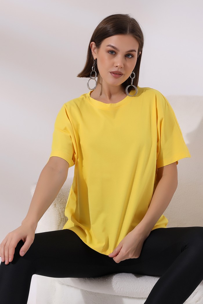 21571 BAYAN KISA KOLU BEDENDE YARASA KOL PAMUKLU SALAŞ TSHIRT