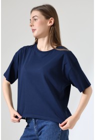 21929 KADIN KISA KOL GENİŞ VE YANLARI YIRTMAÇLI ARKASI OVAL BİSİKLET YAKA TSHIRT