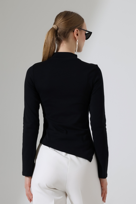 22190 KADIN YARIM BALIKÇI UZUN KOL YAN ETEĞİ ASİMETRİK ÖN GÖĞSÜ OVAL PENCERELİ TSHIRT