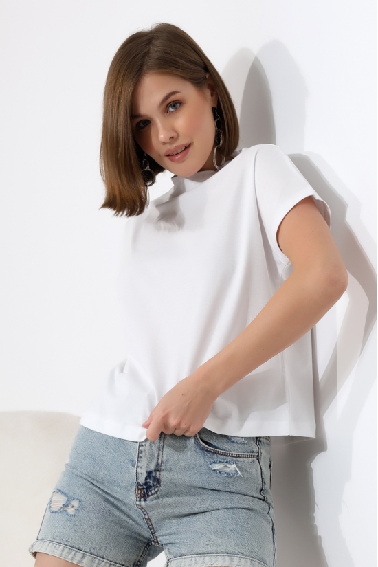 19588 BAYAN DİK YAKA KISA KOLU BEDENDE PAMUKLU KISA TSHIRT