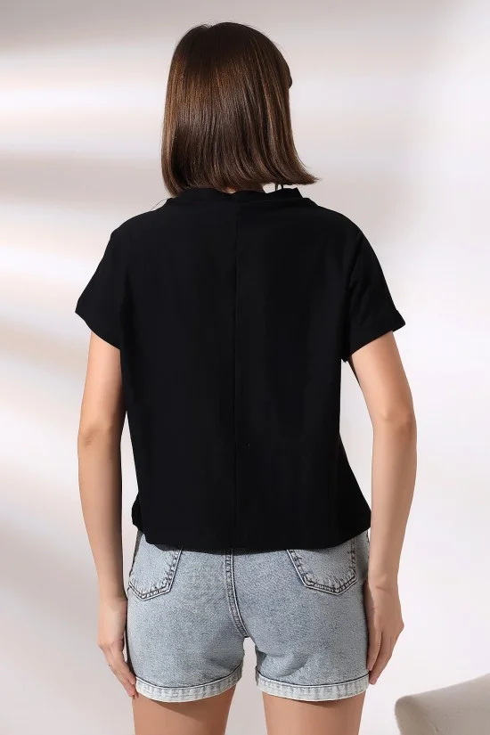 19588 BAYAN DİK YAKA KISA KOLU BEDENDE PAMUKLU KISA TSHIRT