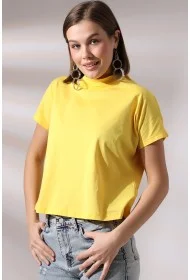 19588 KADIN DİK YAKA KISA KOLU BEDENDE PAMUKLU KISA TSHIRT