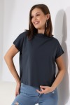 19588 KADIN DİK YAKA KISA KOLU BEDENDE PAMUKLU KISA TSHIRT 19588 KADIN DİK YAKA KISA KOLU BEDENDE PAMUKLU KISA TSHIRT
