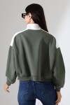 21963 KADIN 3 İP FERMUARLI KAMYONÖR GÖMLEK YAKA OMUZLARI VE YAKA GARNİLİ SALAŞ YANLARI KUPLU GENİŞ SWETSHIRT 21963 KADIN 3 İP FERMUARLI KAMYONÖR GÖMLEK YAKA OMUZLARI VE YAKA GARNİLİ SALAŞ YANLARI KUPLU GENİŞ SWETSHIRT