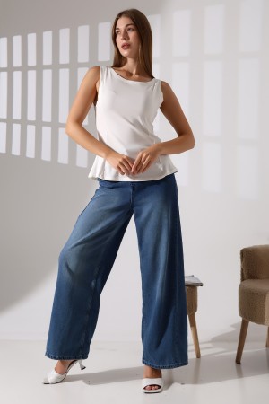 22070  KADIN KAYIK YAKA FULL LYC RİBANA YANLARI KUPLU PARÇALI ETEĞİ VOLANLI KOLSUZ TSHIRT 