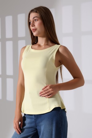 22070  KADIN KAYIK YAKA FULL LYC RİBANA YANLARI KUPLU PARÇALI ETEĞİ VOLANLI KOLSUZ TSHIRT 