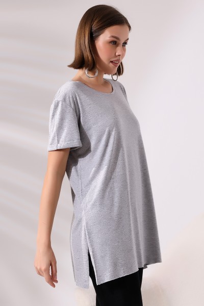 19598 KADIN KISA KOL KATLAMA. YANL YARI DİKİŞSİZ VE YIRTM.VSK BİSİKLET YAKA TUNİK TSHIRT