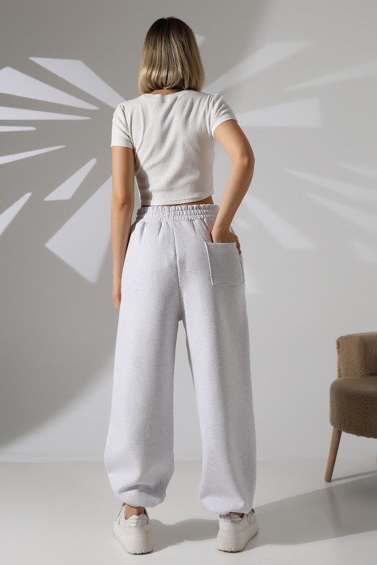 22135 KADIN 3 İP PENYE KOMPAKT ŞARDONLU ARKA TEK CEPLİ ÖNÜ PATLI PAÇASI AÇIK LASTİK AYAR BÜZGÜLÜ EŞOFMAN PANTOLON 22135 KADIN 3 İP PENYE KOMPAKT ŞARDONLU ARKA TEK CEPLİ ÖNÜ PATLI PAÇASI AÇIK LASTİK AYAR BÜZGÜLÜ EŞOFMAN PANTOLON