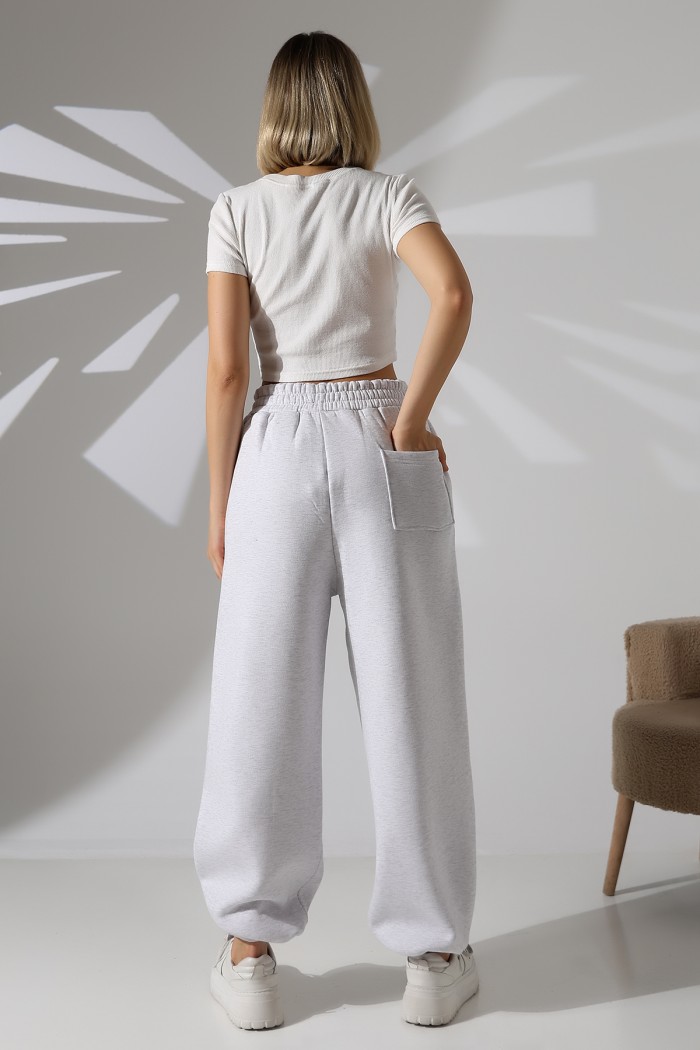 22135 KADIN 3 İP PENYE KOMPAKT ŞARDONLU ARKA TEK CEPLİ ÖNÜ PATLI PAÇASI AÇIK LASTİK AYAR BÜZGÜLÜ EŞOFMAN PANTOLON 22135 KADIN 3 İP PENYE KOMPAKT ŞARDONLU ARKA TEK CEPLİ ÖNÜ PATLI PAÇASI AÇIK LASTİK AYAR BÜZGÜLÜ EŞOFMAN PANTOLON