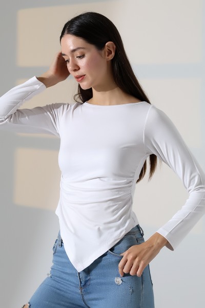 22017 KADIN KAYIK YAKA UZUN KOL YANLARI BÜZGÜLÜ VE ÖNÜ ASİMETRİK KESİMLİ BLUZ 22017 KADIN KAYIK YAKA UZUN KOL YANLARI BÜZGÜLÜ VE ÖNÜ ASİMETRİK KESİMLİ BLUZ